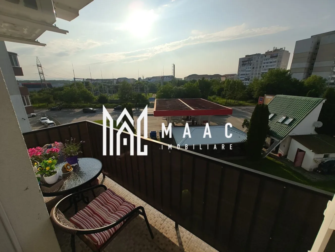 Apartament 2 camere |52 Mp | Calea Cisnadiei - MACC Imobiliare vă oferă spre vânzare un apartament modern cu suprafața de 52 mp, situat la etajul 3, într-o zonă frumoasă și liniștită.

Apartamentul este mobilat complet și compartimentat eficient, astfel:

2 dormitoare luminoase

Bucătărie open space cu living

1 baie

2 balcoane

Hol spațios

Este ideal pentru o familie sau un cuplu care își dorește confort și acces facil la facilități.

📞 Pentru mai multe detalii sau pentru a programa o vizionare, nu ezita să ne contactezi specificand ID:CP2568712