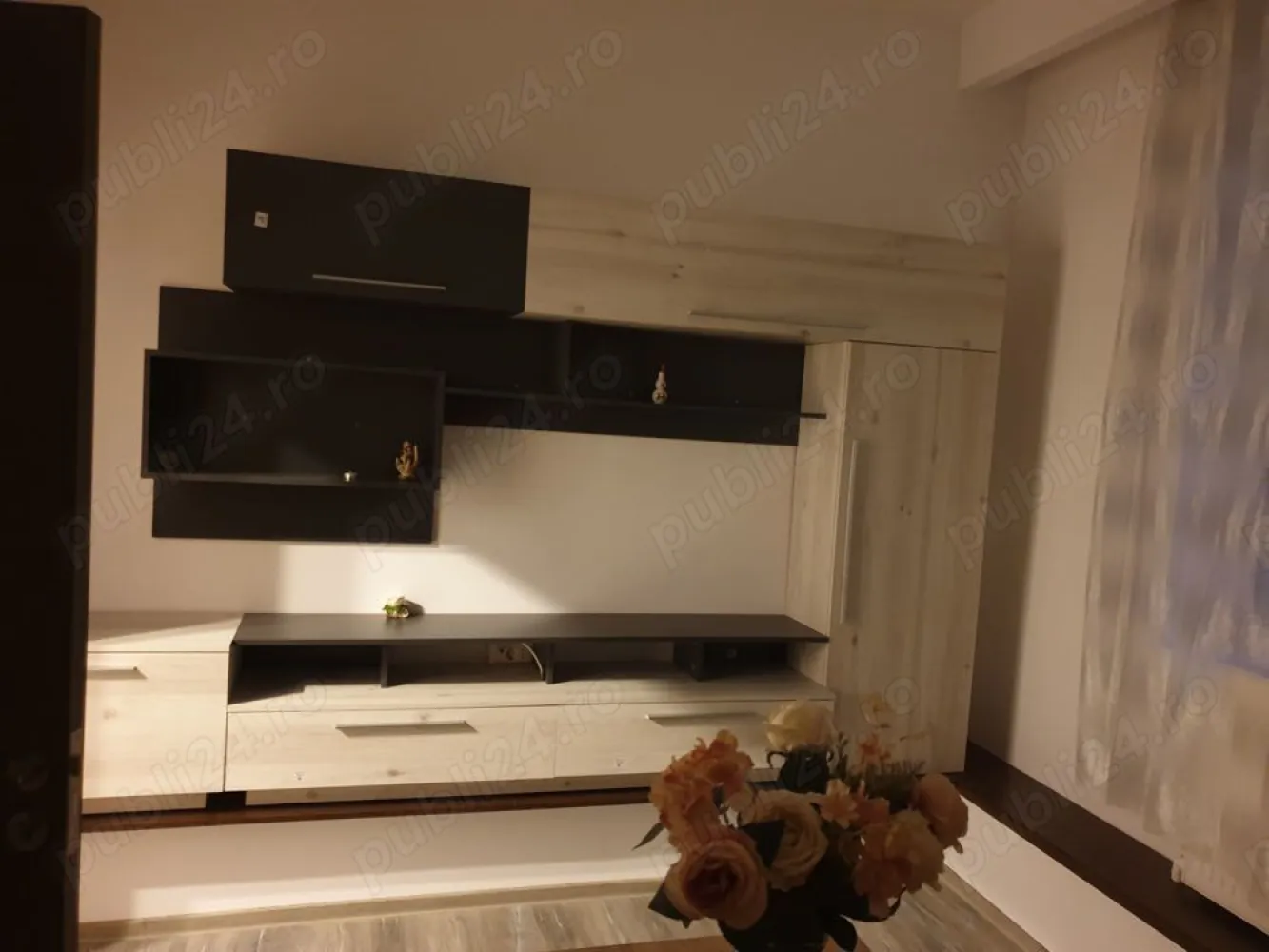 brasadas.com vinde apartament 4 camere Copou. - Agenția BRASADAS vinde apartament deosebit cu patru camere.
Apartamentul are centrala noua, are 3 bai, este renovat si modificat, cu centrala noua, termopane Germania si este semimobilat.

Pentru mai multe oferte accesați www.brasadas.com