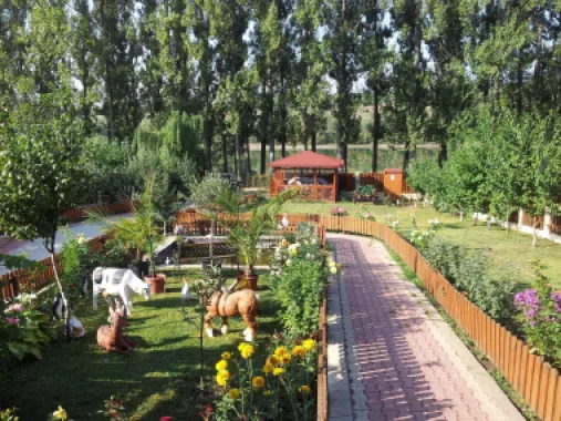 Vand/Inchiriez Casa 460mp+teren 1090mp Lac Ezareni - 1250euro/mp