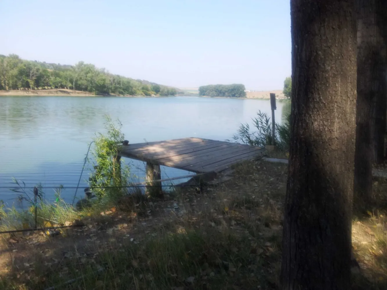 Vand/Inchiriez Casa 460mp+teren 1090mp Lac Ezareni - 1250euro/mp - Vand teren 1082mp+Casa 479mp(construita in 2008) pe malul lacului Ezareni in Sat Valea Adanca ;
Utilitati: apa, put forat,energie electrica trifazic, generator, canalizare, gaz, fibra optica,strada asfalt bituminos ;
Dotari: c.t.gaz=2buc , a.c.=4buc , tamplarie PVC , sistem CCTV , sistem alarma ;
Fatada renovata in 2021 ;
Constructie - Beton armat, caramida, termosistem de 10mm ;
Curte : Alei pavate, Livada, Foisor ;
Lac : 17ml deschidere la lac + ponton realizat cu proiect :
Subsol : Garaj + Camere depozitare - 104mp ;
Parter : Living+Bucatarie+Baie+Birou+Camera tehnica - 130mp;
Etaj 1 : Living+3Camere+Baie+3Balcoane - 127mp ;
Etaj 2 : Living+3Camere+Baie+3Balcoane - 116mp ;