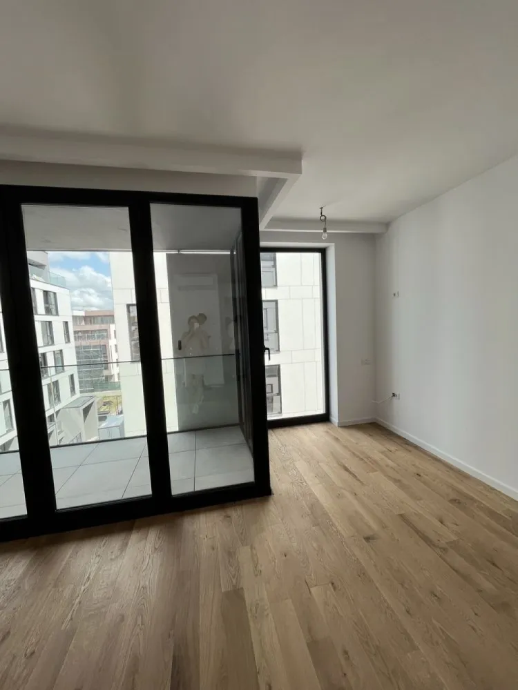 Inchirie apartament 2 camere spatios WIN Herastrau - Inchiriez apartament cu 2 camere nou finisat, in complex nou elegant, cu loc de parcare.
Apartamentul are balcon si un spatiu care se poate inchide pentru dormitor
Zona linistita, conplex ultramodern
Se poate mobila la cefere in functie de preferinte