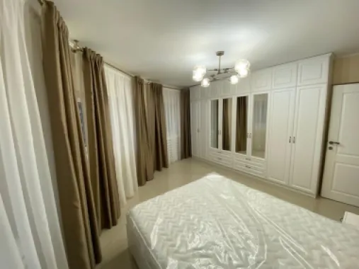 Inchiriez apartament zona Decebal