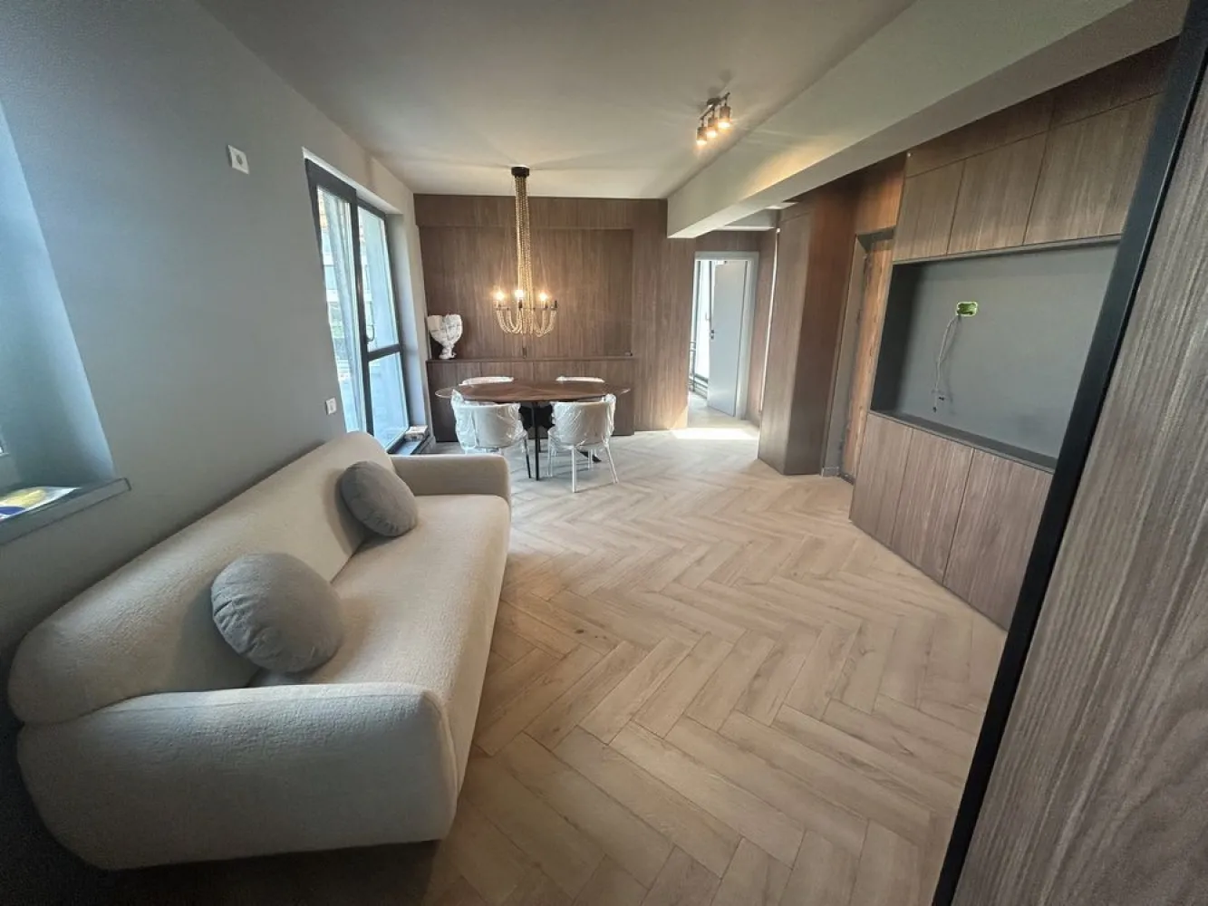 BRASADAS închiriaza ap NOU 3 cam bloc boutiqe Straulesti. - Agenția imobiliara BRASADAS închiriază în cartierul Străulești PENTHAUSE cu 3 camere, 2 bai, (3 terase ce însumează 60 mp, ) toate utilitățile sunt contorizate individual , centrala proprie, incalzire in pardoseala, mobilat și utilat complet de către o echipa de designeri.
www.brasadas.com
