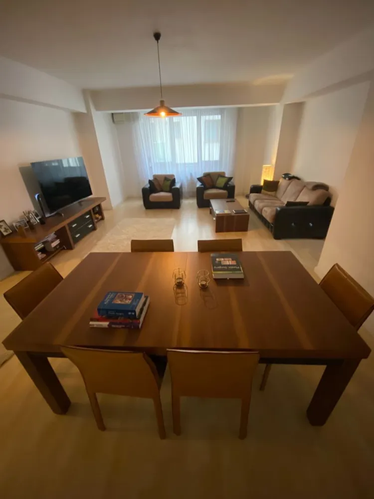 Inchiriere apartament 3 camere zona Mall Vitan - Apartament 3 camere, mobilat şi echipat complet, zona Mall Vitan. 
An finalizare constructie: 2008.
Proprietatea are o suprafaţa generoasa de 101mp: living cu dining place, 2 dormitoare, 2 bai (cada/ dus, bideu), debara încăpătoare. 
In preţ este inclus şi un loc de parcare subteran.
In proximitate se afla multiple restaurante, supermarket-uri, sali de fitness şi spa, curăţătorie, cafenele, clinici medicale, farmacii, bănci, scoli, etc.
Adresa completa: Bucuresti, sector 3, Str. Vlad Judetul, nr. 46, et. 2