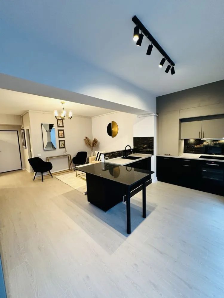 Apartament prima inchiriere Sisesti - Apartament cu 3 camere aflat la prima închiriere , situat în complexul North Side Park, etaj 6/11. Loc parcare subteran. Compus din living cu bucătărie deschisă, dormitor master cu baie, dormitor secundar cu baie cu duș . 
Terasă cu view superb de 15 mp
