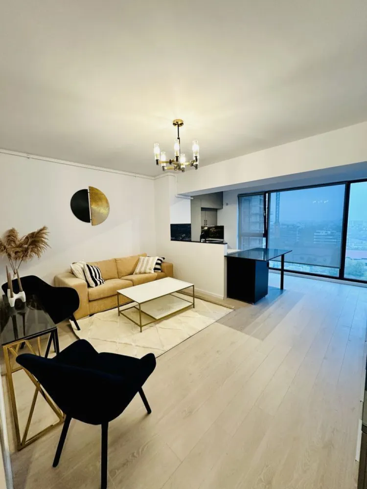 Apartament prima inchiriere Sisesti - Apartament cu 3 camere aflat la prima închiriere , situat în complexul North Side Park, etaj 6/11. Loc parcare subteran. Compus din living cu bucătărie deschisă, dormitor master cu baie, dormitor secundar cu baie cu duș . 
Terasă cu view superb de 15 mp