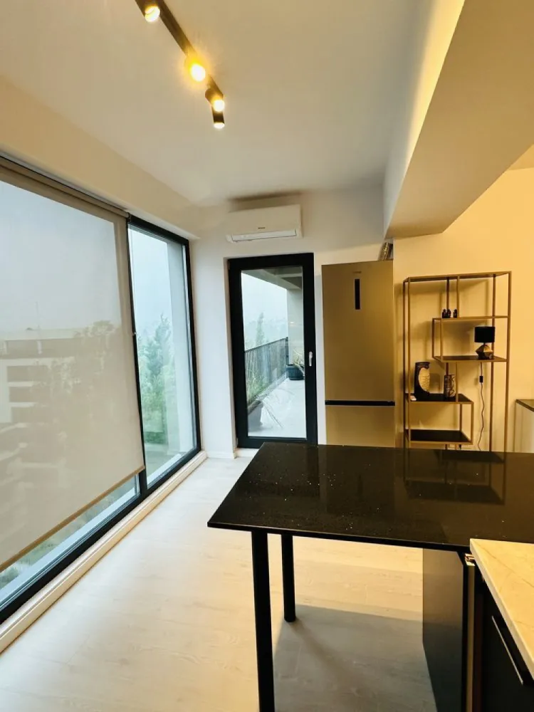Apartament prima inchiriere Sisesti - Apartament cu 3 camere aflat la prima închiriere , situat în complexul North Side Park, etaj 6/11. Loc parcare subteran. Compus din living cu bucătărie deschisă, dormitor master cu baie, dormitor secundar cu baie cu duș . 
Terasă cu view superb de 15 mp