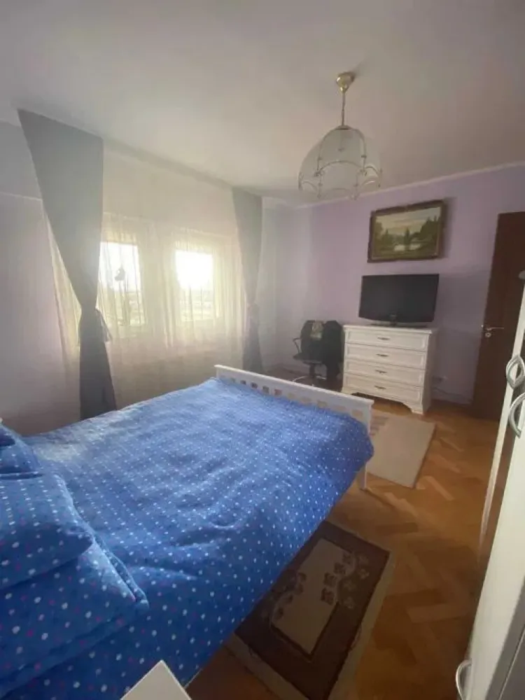 ageuropa.ro vinde ap 2 cam DECOMANDAT zona CENTRALA, 52mp etaj 4. - Agenția EUROPA vinde apartament FINISAT cu 2 camere DECOMANDAT, 52mp in zona CENTRALA la etajul 4/4. Parchet lemn stratificat, 2 balcoane, beci.
Pentru mai multe oferte accesați : www.ageuropa.ro