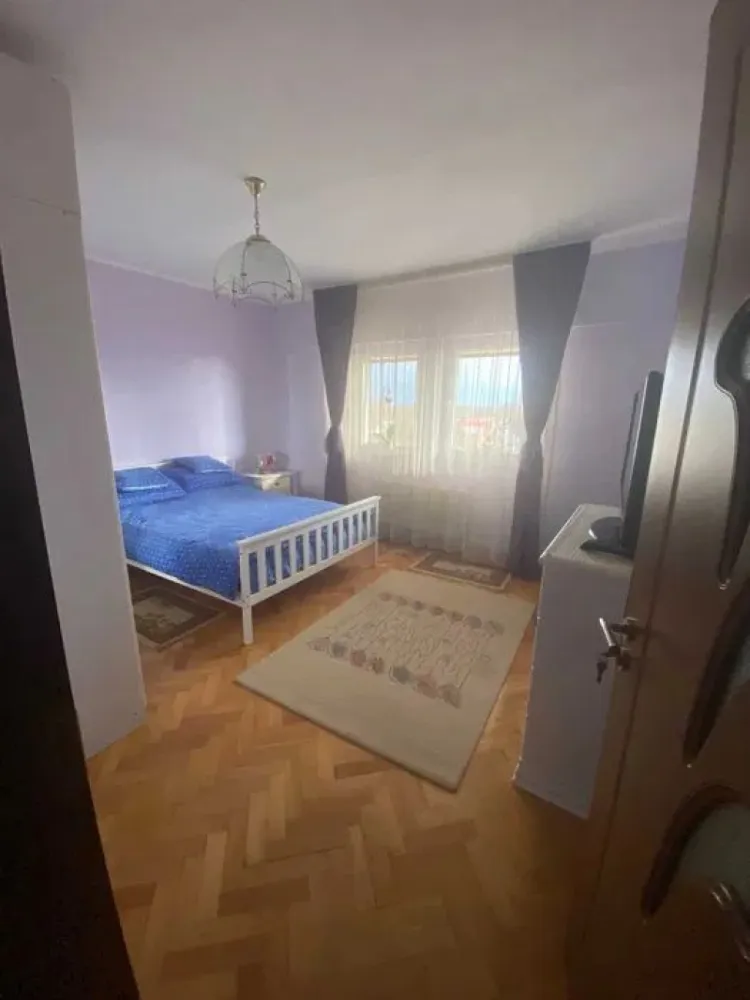 ageuropa.ro vinde ap 2 cam DECOMANDAT zona CENTRALA, 52mp etaj 4. - Agenția EUROPA vinde apartament FINISAT cu 2 camere DECOMANDAT, 52mp in zona CENTRALA la etajul 4/4. Parchet lemn stratificat, 2 balcoane, beci.
Pentru mai multe oferte accesați : www.ageuropa.ro