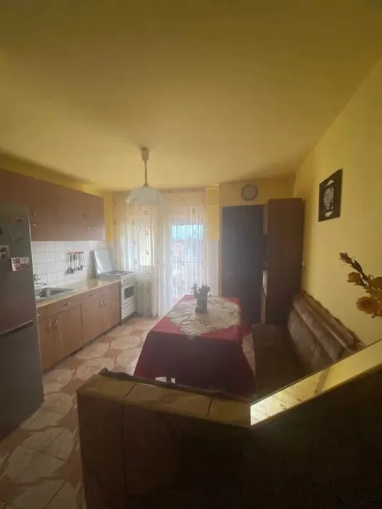 ageuropa.ro vinde ap 2 cam DECOMANDAT zona CENTRALA, 52mp etaj 4. - Agenția EUROPA vinde apartament FINISAT cu 2 camere DECOMANDAT, 52mp in zona CENTRALA la etajul 4/4. Parchet lemn stratificat, 2 balcoane, beci.
Pentru mai multe oferte accesați : www.ageuropa.ro