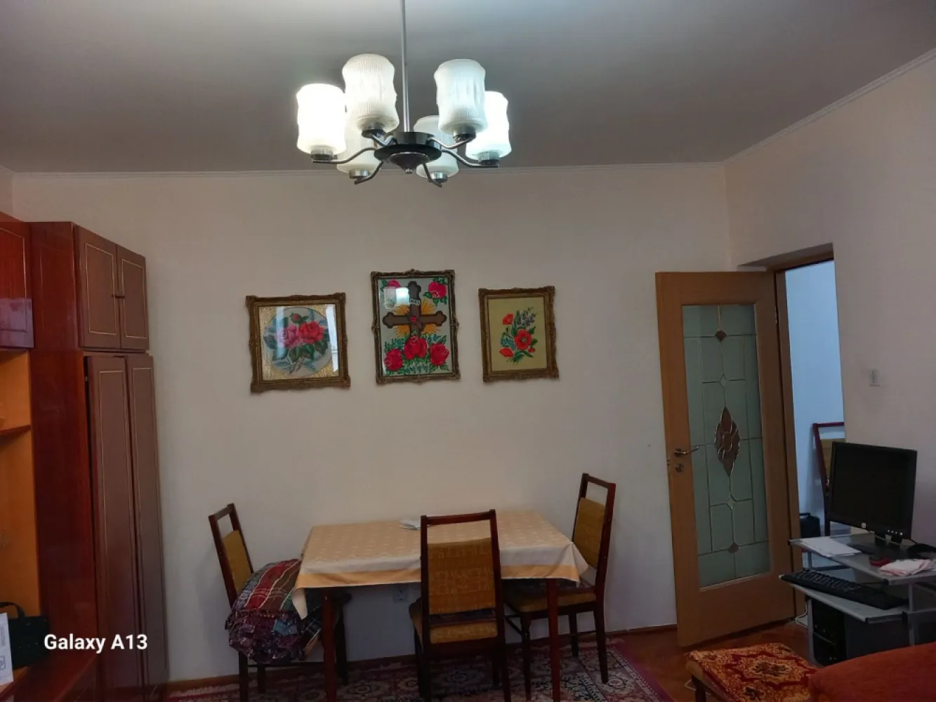 ageuropa.ro vinde ap 3 cam DECOMANDATE Etaj 3/4 in Soarelui. - Agenția EUROPA vinde apartament cu 3 camere DECOMANDATE situat la Etajul 3/4 in cartierul Soarelui.