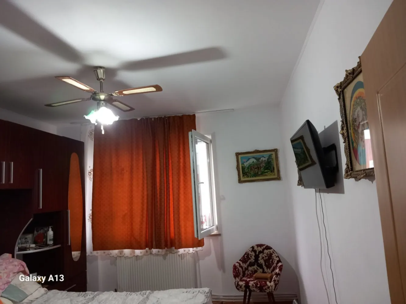 ageuropa.ro vinde ap 3 cam DECOMANDATE Etaj 3/4 in Soarelui. - Agenția EUROPA vinde apartament cu 3 camere DECOMANDATE situat la Etajul 3/4 in cartierul Soarelui.