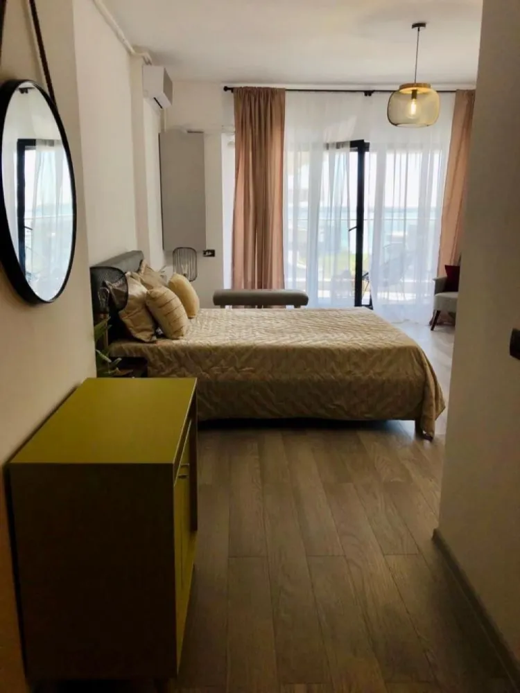 Vand Studio Casa del Mar Mamaia - Vand studio modern in ansamblul rezidential Casa Del Mar, Mamaia.

Detalii despre imbobil:
- se afla la etajul 8, cu suprafata totala 42mp, terasa foarte generoasa de 9mp
- dispune de sistem smart home (functionalitatile apartamentului pot fi gestionate din telefon sau panou centralizator), finisaje de calitate, incalzire in pardoseala, utilitati complete (gaze, electricitate, apa)
- Design interior complet echipat cu mobila Mobexpert (bucatarie, baie, dormitor)
- este izolat fonic, amplasat optim, ferit se agitatie si zgomot
- are vedere frontala catre lac si catre mare
- se afla la 2 minute pe jos de plaja din Mamaia Nord
- se afla la 5 minute pe jos de zona animata si comerciala din Mamaia Nord (Loft, Crazy Beach, Fratelli Beach&Club, Breeze, etc)

Imobilul se vinde in varianta complet mobilata si utilata conform pozelor.

Imobilul poate fi imediat locuibil si utilizat, fie in scop comercial sau personal.

Va rugam sa ne contactati pentru mai multe detalii.