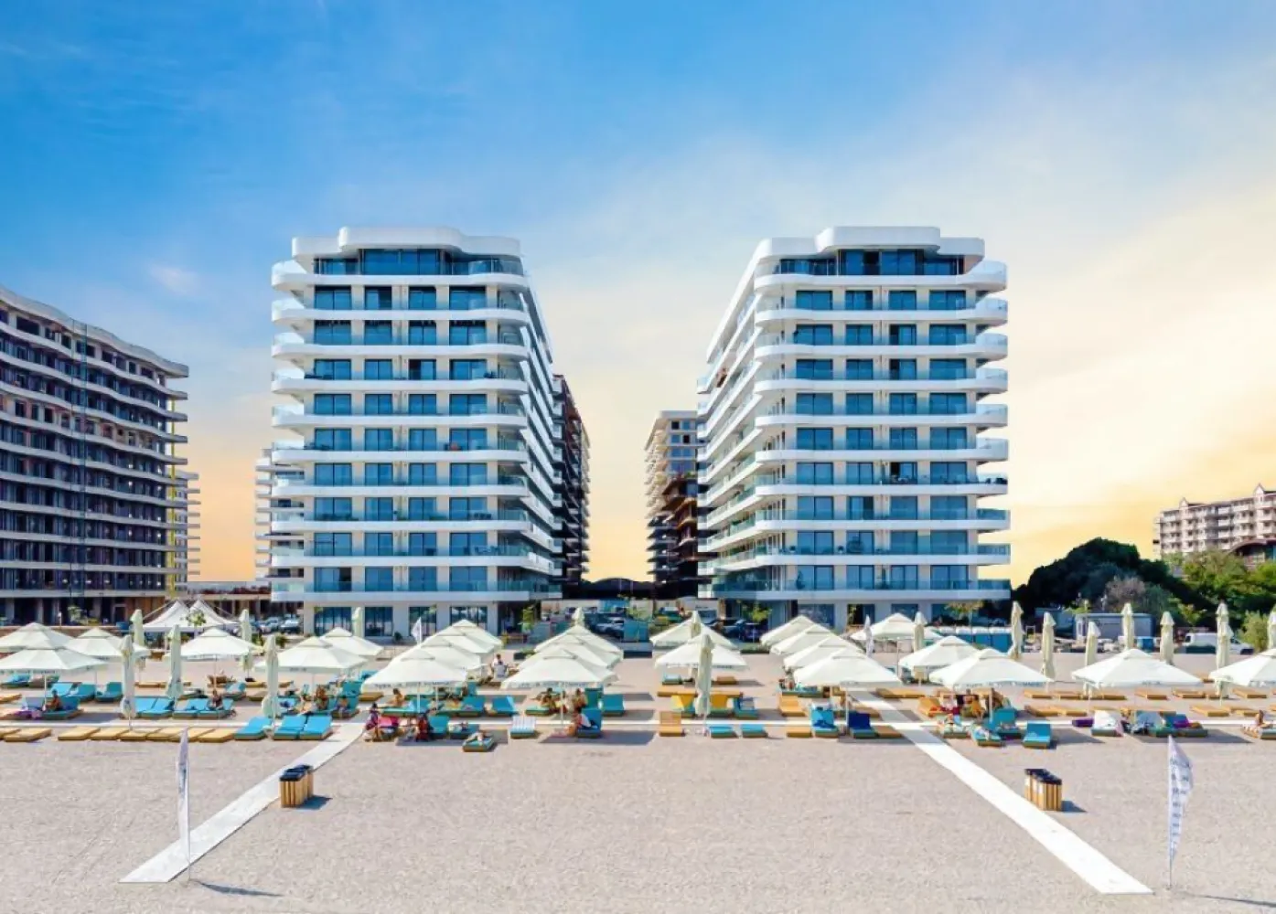 SEA ON Mamaia Nord - prima linie cu vedere la mare, zona exclusivista - ANSAMBLUL REZIDENTIAL "SEA ON MAMAIA" – Mamaia Nord- Năvodari Constanta , primul rand la mare, lângă Nordis Mamaia. Ideal investiție Oportunitate .STUDIO NOU RECEPTIONAT, Bloc 2, PARTER/10, cu vedere pe sud.
VANZARE DIRECT DE LA PROPRIETAR.
Studio: camera de zi, chicineta, baie, hol, MOBILAT UTILAT COMPLET: Tv Samsung Smart , masina de spălat cu uscător , plita pe inducție , frigider incorporabil, cuptor cu microunde. Toate aceste produse sunt noi.
Facilitati: centrala proprie marca Vaillant cu pornire de la distanta prin internet-sistem Smart Home, incalzire in pardoseala Uponor, aer conditionat Daikin inclus, gaze, aparate de contorizare separată a consumului de apă, de energie electrică şi gaze, instalaţii: electrice (inclusiv pentru curenţii slabi) Schneider, Legrand si Gewiss, termice Uponor, sanitare Grohe si Kludi,tâmplărie exterioară din aluminiu Schuco, interfon, lift marca Schindler.Avand in vedere locatia deosebita, linistea, calitatea si confortul oferit acesta proprietate este cu siguranta una din primele optiuni rezidentiale aflate in zona. Acces rapid la toate punctele „fierbinţi” din Mamaia Nord: Loft, Crazy Beach, Fratelli Beach&Club, Breeze, Resort Phoenicia ,complexul este totuşi amplasat optim, fiind ferit de agitaţie şi zgomot, asftel încât să vă bucuraţi de o experienţă cât mai relaxantă la malul mării. Studioul nu are BALCON