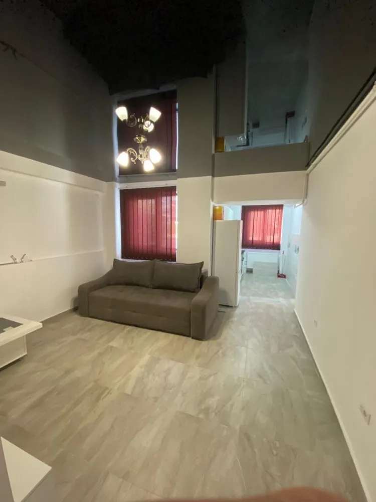 Apartament mamai sat 45m2 - Vand apartament mamaia sat la 2 minute de mers pe jos de mare. Apartament nou, nelocuit. Nu a fost dat nici in chirie niciodata. Apartamentul este compus din dormitor, living si bucatarie open space si baie.+loc de parcare daca se doreste contracost. Apartamentul se vinde mobilat exact cum se vede in poze.