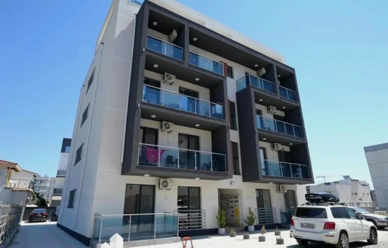 Ag. Eu. vinde Ap. 2 Cam 52 mp Et. 2/4 An 2023 30 m de plaja Mamaia Nord