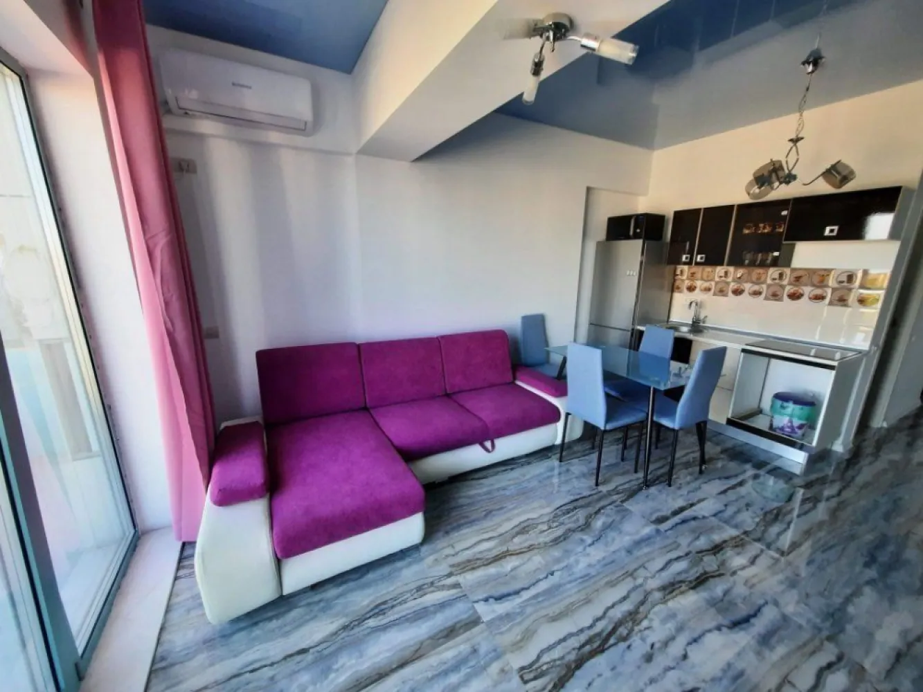 Studio in prima linie 32 mp Et. 5/6 An 2000 Mamamia Zev Mediteraneo - Agentia Europa doreste sa vanda un studio in prima linie la mare, mobilat utilat, suprafata totala de 31 mp. Vederea este spre camping.
Zona este deosebita.