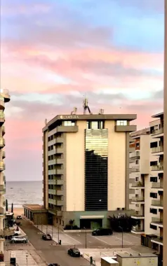 Studio de vanzare 40 mp Et. 3/4 Mamaia nord Twin Rezidence aproape de plaja