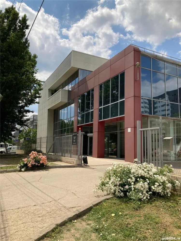 Spatiu comercial Birouri Depozit,1532 mp utili, aut. ISU, 2001 mp teren, aprop. metrou, proprietar - Vânzare imobil birouri clasa A + depozit, cu deschidere directă la Bulevardul Metalurgiei, compus din două corpuri care comunică între ele. Clădirea este proiectata si construita ca sediu pentru o firmă de vânzări online, cu call-center, sală de conferinte, săli pentru întâlniri cu clientii, showroom si spatiu pentru depozitarea produselor.
- corpul A: birouri showroom spatiu comercial P+2, 928 mp utili
- corpul B: depozit spatiu comercial, 604 mp utili, 9 m inaltime. Poate fi usor transformat in birouri.
Parterul (A+B) are o suprafata utila totala de 902 mp, etajul 1 din corpul A are o suprafata utila de 305 mp, iar etajul 2 din corpul A are o suprafata utila de 325 mp.
Imobilul este într-o stare impecabilă, construit în conformitate cu toate standardele, aproape de metrou (maxim 7 min de mers pe jos), are toate avizele (inclusiv ISU), post trafo propriu, răcire prin chiller si încălzire prin centrală termică (costuri foarte mici cu utilitatile), sală de conferinte cu 80 locuri si dotari audio-video profesionale, internet prin fibră optică, centrală telefonică cu call center, alarme de incendiu si antiefractie cu monitorizare, birouri mobilate modern, placări cu piatră naturală si lemn, mai multe grupuri sanitare (inclusiv pentru persoanele cu dizabilităti), depozit cu toate facilitătile (podea cu răsină epoxidică, trape de fum automate, sistem de încălzire cu ventiloconvectoare, etc.), care se poate transforma foarte usor în spatiu pentru birouri sau spatiu comercial, acces TIR, parcare pentru circa 20 autoturisme, teren 2001 mp (cu deschidere 40 m la Bulevardul Metalurgiei).
Pret vânzare 2.400.000 EUR. Cladirea este inchiriata, deci poate fi de interes pentru potentialii investitori. Pentru detalii suplimentare sau planuri complete, vă rugăm să ne contactati telefonic.