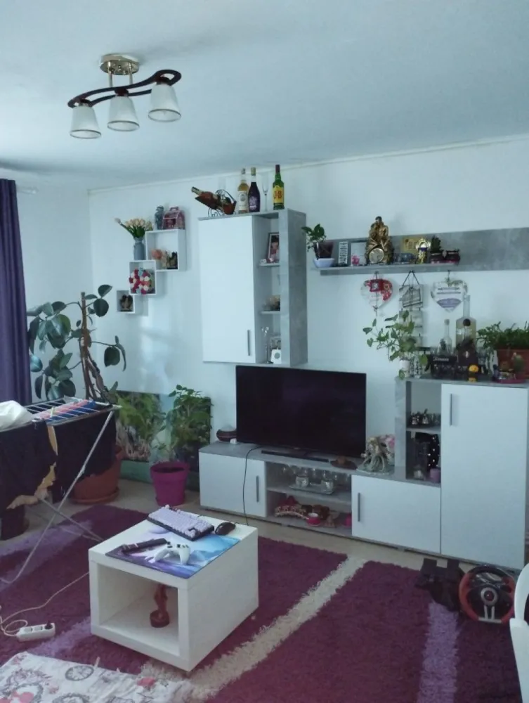 BRASADAS vinde ap 3 cam la PARTER in Micro 16. - Agenția imobiliara BRASADAS vinde apartament mobilat cu 3 camere micro 16 parter înalt mobilat in septembrie, inst electrica noua, 1 baie, una modificată, bucătărie modificată, centrala noua în garanție, termopane etc posibilitate de a avea 2 beciuri uscate betonate, bloc din cărămidă, uscător de haine la toate geamurile.
Se accepta și la schimb cu 2 cam plus diferența la schimb in Micro 16 sau Carpați 2 la parter.
Www.brasadas.com.