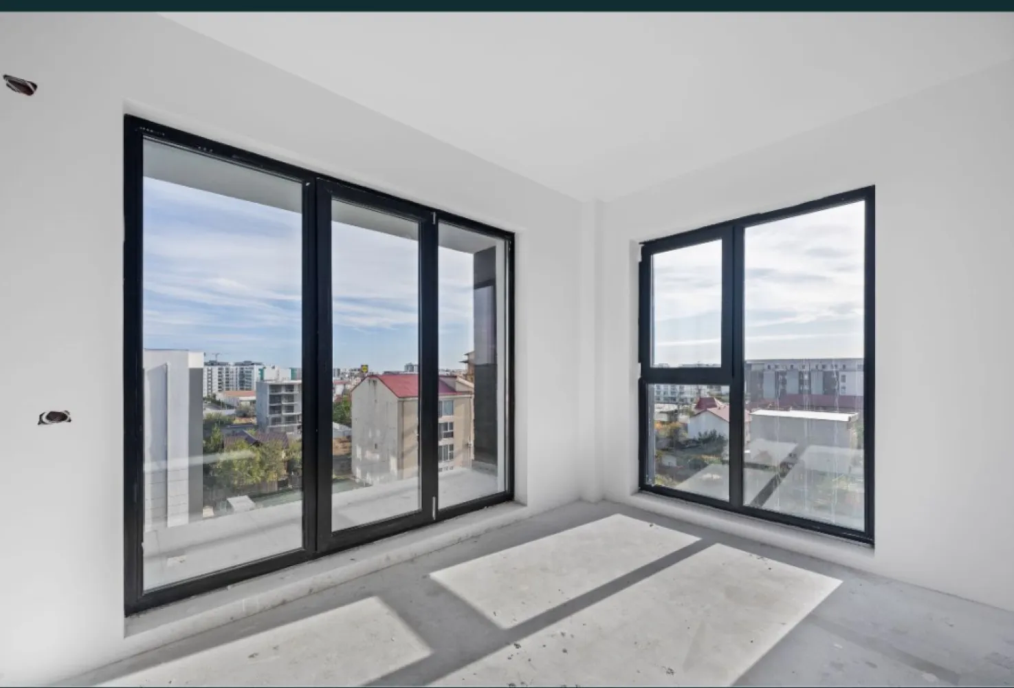 2 camere spatios predare la cheie 58 mp - Cauţi o oază de linişte şi relaxare? Alege un apartament la Sea Breeze Residence II - Staţiunea Mamaia Nord (vis-a-vis de Alezzi Towers şi LIDL) şi vei putea admira apusul de soare de pe terasa locuinţei tale.

Proiectul Sea Breeze Residence II este cel de-al doilea proiect realizat de noi după finalizarea şi vânzarea integrală a primului proiect Sea Breeze Residence I (Strada D8, nr. 5, Mamaia Nord) - 36 de apartamente finalizate în August 2021. 

Ansamblul este situat într-o zonă rezidenţială liniştită a staţiunii Mamaia Nord, preponderent cu case, străzi asfaltate, iluminat public, canalizare şi toate utilităţile. Sea Breeze Residence II oferă acces facil către cele mai importante zone de distracţie şi relaxare: restaurante: Nikos, Sali's, Portobella, Mackerel, Cherhanaua Năvodari, Hanul cu Peşte; beach baruri: Infinity Beach, Papaya beach, Lujo beach, Zanzibar, Oneiro; cluburi: Fratelli, Loft, Nuba, Breeze

Proiectul este format din 2 blocuri de tip P+5, situate pe Strada T3, nr. 51 (asfaltată) şi va cuprinde 100 de garsoniere şi apartamente cu 2 camere, cu suprafeţe cuprinse între 41mp şi 72mp. Apartamentele din cadrul Sea Breeze Residence II se pretează persoanelor care doresc linişte şi confort într-o locuinţă de vacanţă.

Apartamente disponibile în cadrul Sea Breeze Residence II Mamaia Nord:

Corp C2 - Bloc finalizat si locuibil cu cadastru, intabulare si receptie. 
Utlimele 2 apartamente disponibile:

Garsoniera în suprafaţă de 47mp construiţi (40 mp utili total) "> 56000EUR
Garsoniera în suprafaţă de 54mp construiţi (46mp utili total) "> 62000EUR

Corp C1 - Finalizare aprilie 2024

Garsoniera in suprafata de 45mp construiti (36 mp utili) "> 54000EUR
Garsoniera in suprafata de 48mp construiti (42 mp utili total) "> 56000EUR

Apartamente cu 2 camere, în suprafaţă de 58mp construiţi (48mp utili) "> 65000EUR

Apartamente cu 2 camere, în suprafaţă de 70mp construiţi (60 mp utili total) "> 77000EUR

Locuri de parcare exterioare - 7500EUR

Pentru a confirma disponibilitatea apartamentului dorit ne puteţi contacta telefonic la (07******88)

Apartamentele se vând la cheie şi beneficiază de umatoarele dotări şi finisaje:

tâmplărie PVC Salamander, geam 4 seasons Low-E, culoare gri antracit
uşă metalică antiefracţie MegaDoor
centrală în condensare Ariston 24KW + calorifere din aluminiu Innovita
Aer condiţionat NoBus A++ - 12.000BTU
băi echipate complet dotate cu obiecte sanitare Cersanit / Ferro
pereţi finisaţi cu glet şi zugrăviţi cu vopsea lavabilă
gresie, faianţă, parchet laminat
Instalatie gaz interior
Instalatie termica si sanitara realizata complet 
instalaţie electrică realizata completă inclusiv aparataj - Vimar
terase cu sticlă securizată, placate cu gresie de exterior + balustradă şi riflaje metalice
lift modern, electric - Kleemann, 6 persoane
interfon şi sistem de supraveghere video (exterior)
termosistem Swisspor izolaţie 10cm + tencuială decorativă
parcare privată cu acces barieră pentru locatari (60 locuri)

*Toate informaţiile, sch