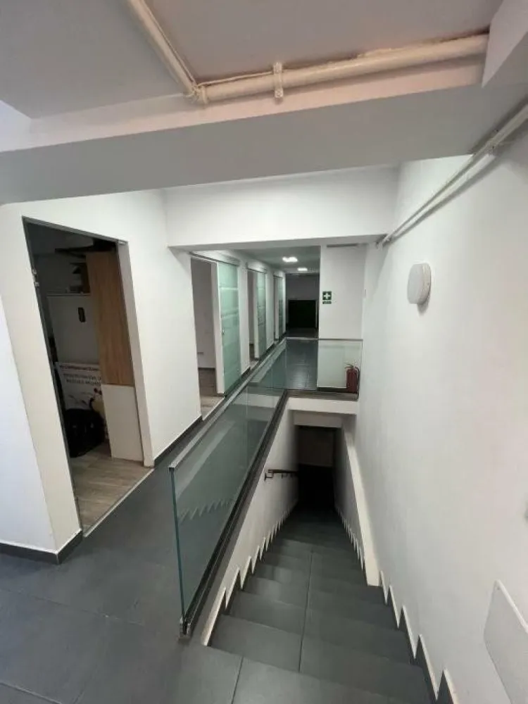 Spatiu Comercial STRADAL - Baba Novac - Clădire nouă cu funcţiune comercială disponibilă pentru închiriere, situată stradal, într-o zonă cu trafic intens â€“ Baba Novac.
Cu o structură S+P+E, clădirea oferă flexibilitate pentru diverse activităţi: medicale, comerciale, birouri, showroom, notariat, sau centre sportive. Datorită poziţionării stradale, beneficiază de vizibilitate excelentă şi acces facil pentru clienţi.
Clădirea dispune de 6 uşi cu acces direct din stradă, care pot fi utilizate individual pentru fiecare cameră sau spaţiu de recepţie, ori pot fi blocate, în funcţie de necesităţi. De asemenea, este prevăzut şi un acces suplimentar în partea din spate.
Imobil finalizat în 2020, dotat cu:
â€“ două centrale termice proprii
â€“ curent trifazic
â€“ utilităţi complete (apă curentă şi canalizare)
â€“ costuri reduse de întreţinere
În plus, clădirea are destinaţie comercială şi este prevăzută cu sistem de alarmă şi supraveghere video.

Pentru mai multe informatii, poze, vizionari, va rugam sa ne contactati telefonic pe WhatsApp.