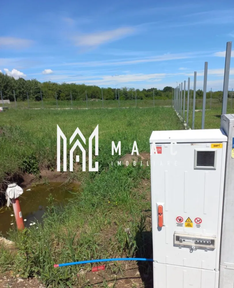 Teren Intravilan | 500 Mp | Calea Cisnadiei - MAAC Imobiliare vă oferă spre vânzare un teren intravilan cu suprafața de 500 mp, situat pe Calea Cisnădiei, într-o zonă frumoasă și liniștită, ideală pentru construirea unei locuințe. ✅ Autorizație de construcție ✅ Drum asfaltat și iluminat stradal ✅ Utilități disponibile: Apă Canalizare Curent electric trifazic O oportunitate excelentă pentru investiție sau pentru construcția unei case moderne într-o zonă în plină dezvoltare! 📍Pentru mai multe detalii sau programarea unei vizionări, nu ezitați să ne contactați specificand ID: CP2560138