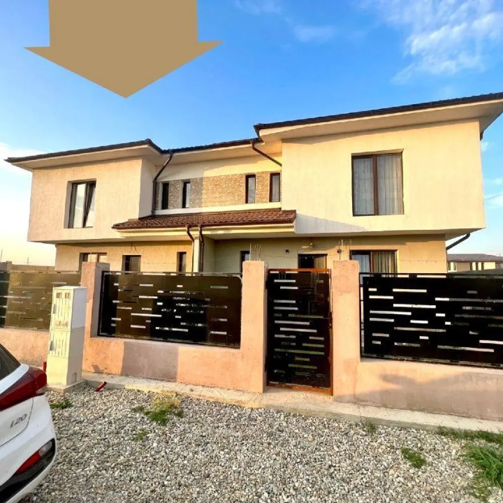 Vand casa in Duplex Pantelimon/Cernica - Vând Duplex Pantelimon langa cartierul austriac.

Casă de vânzare | Duplex 
Preţ 90.000â‚Ź 

Se afla in Orasul Pantelimon, zona Cernica, langa Cartierul Austriac, pe o strada linistita cu vecini deosebiti.
*Finisaje 
- gresie
- faianta
- parchet 
- ferestre termopan 

**4 camere 
Teren 190 mp 
Suprafaţa utilă 130 m

*Utilitati:
- curent electric 
- put cu hidrofor
- fosa septica

* Gaze şi canalizare la aprox 70 m de duplex. 

Vila dispune de
parter: living, bucatarie închisă, baie de serviciu. 
Etaj : trei camere spaţioase,zona birou , o baie mare. 
*Există posibilitatea achiziţionării şi terenului de lângă pentru a avea o curte mai mare. 

+40 (722) 753 050