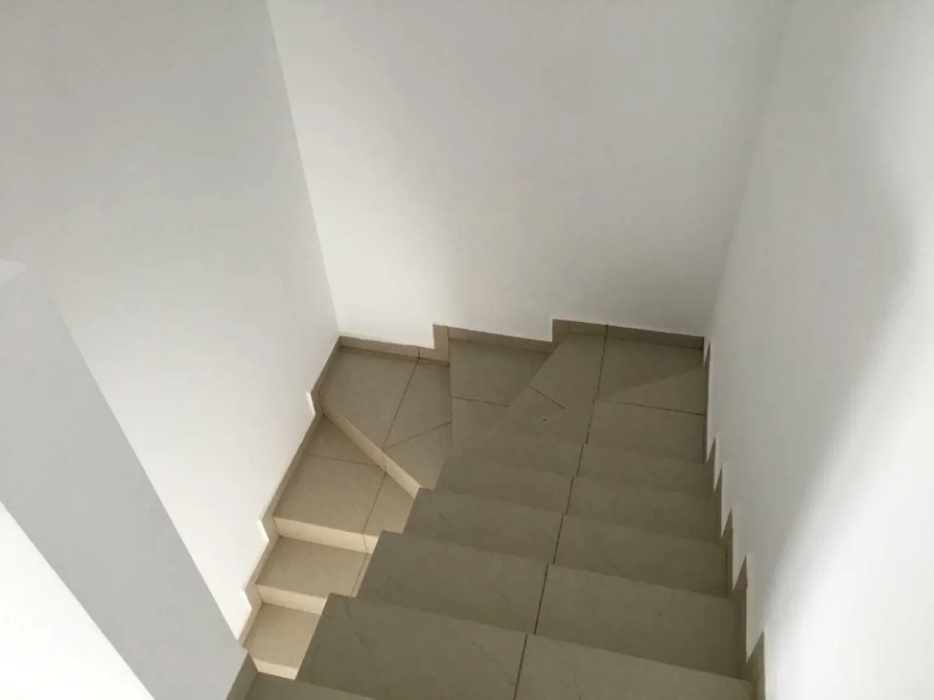 Vand casa in Duplex Pantelimon/Cernica - Vând Duplex Pantelimon langa cartierul austriac.

Casă de vânzare | Duplex 
Preţ 90.000â‚Ź 

Se afla in Orasul Pantelimon, zona Cernica, langa Cartierul Austriac, pe o strada linistita cu vecini deosebiti.
*Finisaje 
- gresie
- faianta
- parchet 
- ferestre termopan 

**4 camere 
Teren 190 mp 
Suprafaţa utilă 130 m

*Utilitati:
- curent electric 
- put cu hidrofor
- fosa septica

* Gaze şi canalizare la aprox 70 m de duplex. 

Vila dispune de
parter: living, bucatarie închisă, baie de serviciu. 
Etaj : trei camere spaţioase,zona birou , o baie mare. 
*Există posibilitatea achiziţionării şi terenului de lângă pentru a avea o curte mai mare. 

+40 (722) 753 050