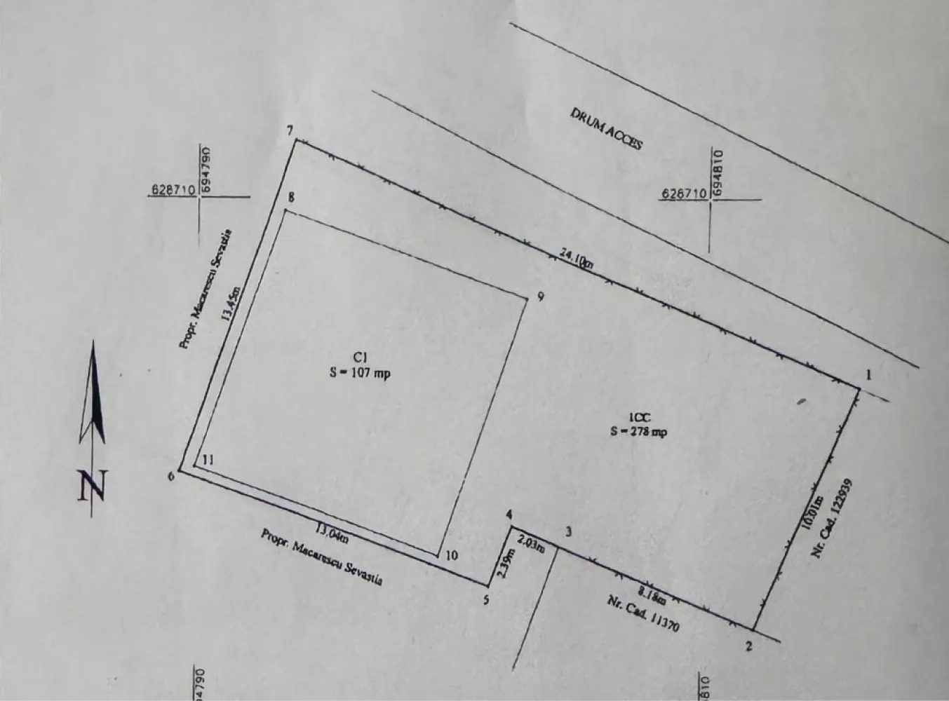 Teren cu casa zona CUG - Vând teren cu casă în Cug cu acces la două străzi Aleea Tudor Neculai și Aleea Valea Adâncă. Terenul are 876 mp din care 598 mp este teren în posesie și folosință iar cei 278 mp proprietate. Casa este intabulata și are regim de înălțime parter și pod locuibil / mansarda , amprenta la sol de 107 mp, total 214 mp cu tot cu mansarda . Casa a fost locuită până a o cumpără. Casa se află pe bucata de teren proprietate .

Nu se vinde pe bucăți. Se vinde întreaga proprietate.