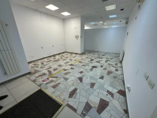 PROPRIETAR vand spatiu comercial pe Stefan Cel Mare