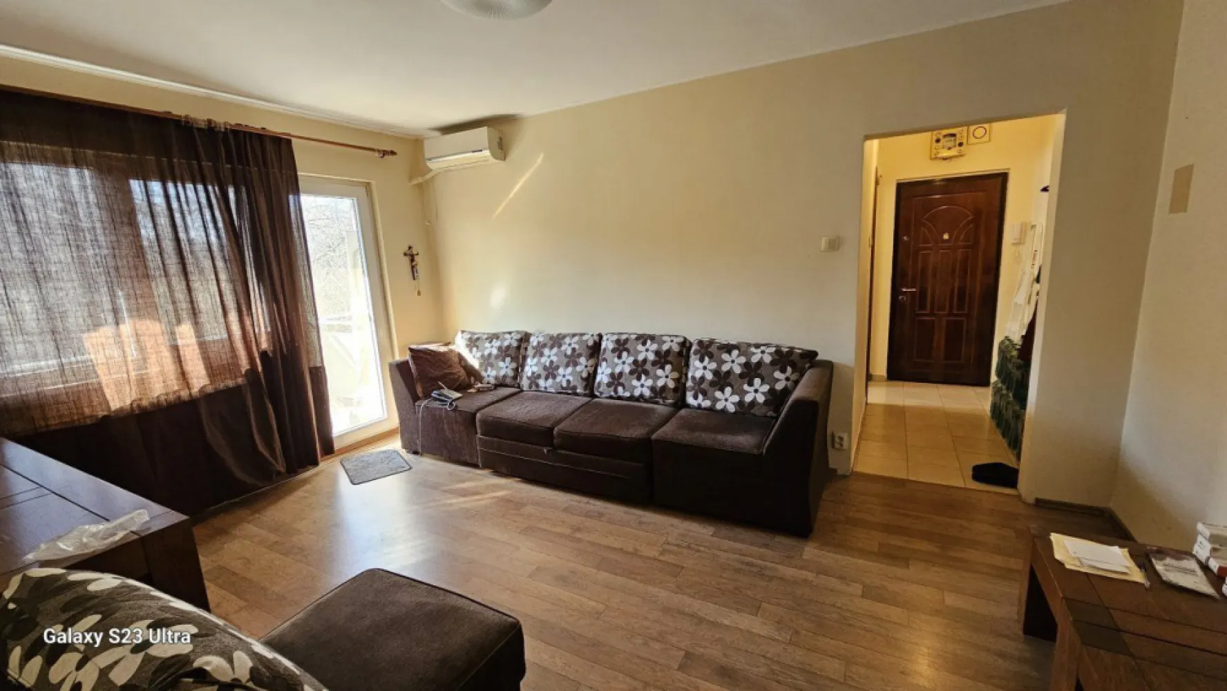 Apartament 4 Camere , et.3/4, Berceni-Racovita - Zona liniştită, verdeaţa, Metrou=750m (10min)
Parchet, Gresie / Faianţa, Termopane noi, Uşi noi, AC.
- Comision 0% = Fără agenţii imobiliare