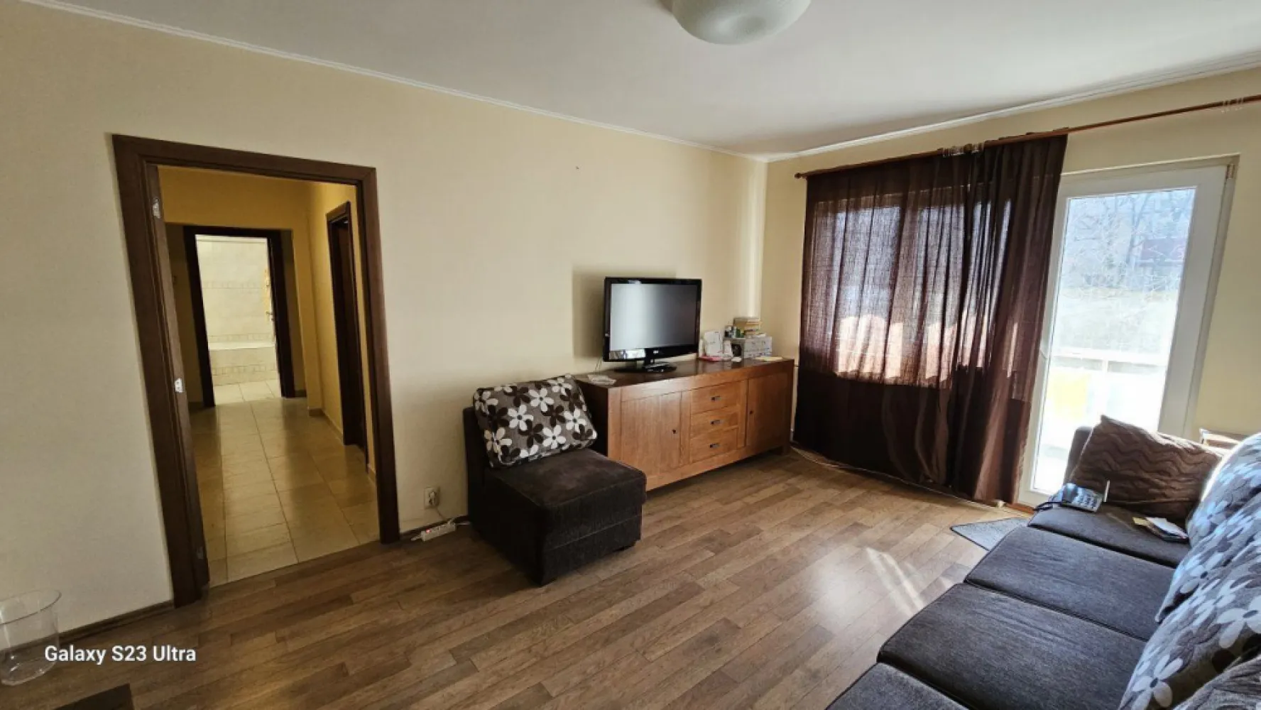 Apartament 4 Camere , et.3/4, Berceni-Racovita - Zona liniştită, verdeaţa, Metrou=750m (10min)
Parchet, Gresie / Faianţa, Termopane noi, Uşi noi, AC.
- Comision 0% = Fără agenţii imobiliare