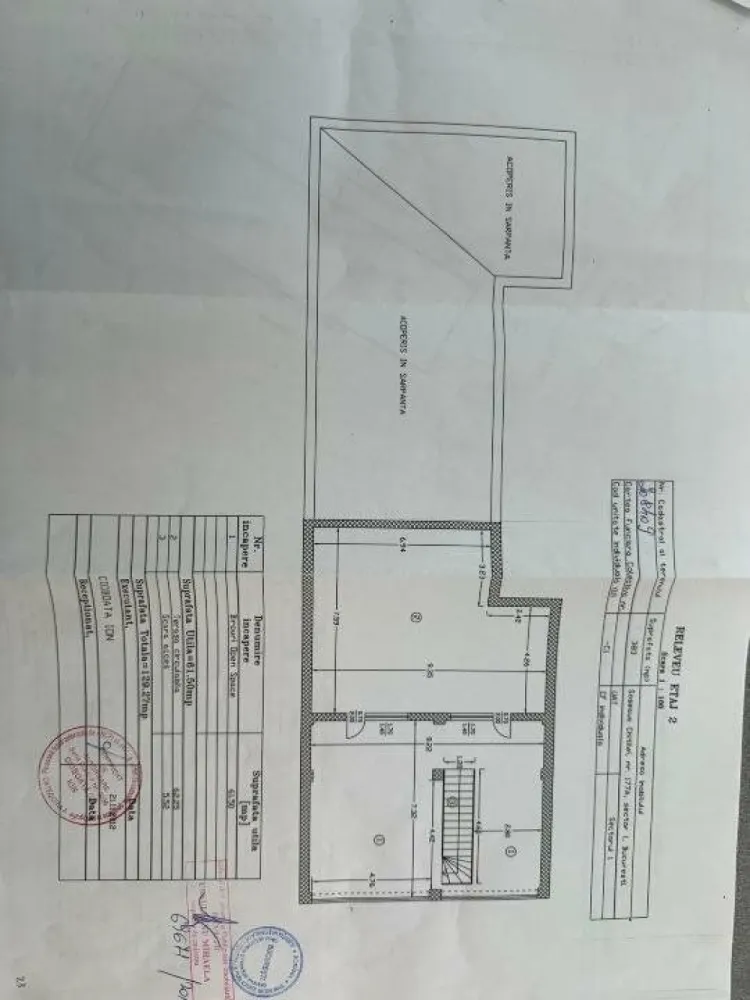 Cladire noua birouri cu spatiu de expunere, P+2, 466 mp util, Sos. Chitilei S1 - Vindem imobil nou format din parter + 2 etaje si curte, ideal pentru firme care au necesar de spatii de expunere si birouri.
Imobilul este situat stradal, pe Sos. Chitilei 177 A, sector 1.
Dispune de parter cu suprafata totala de 192 mp, din care 74 mp spatiu de expunere;
Etaj 1, cu suprafata totala de 237 mp, din care 117 mp spatiu de expunere;
Etaj 2, cu suprafata totala de 67 mp, din care 61.5 mp spatiu de expunere si terasa circulabila in suprafata de 62 mp.
Imobilul este construit in anul 2012 si dispune de:
- Curent trifazic;
- Gaze, centrala proprie;
- Apa curenta;
- Instalatie de alarma;
- Internet prin fibra optica;
- Centrala telefonica.