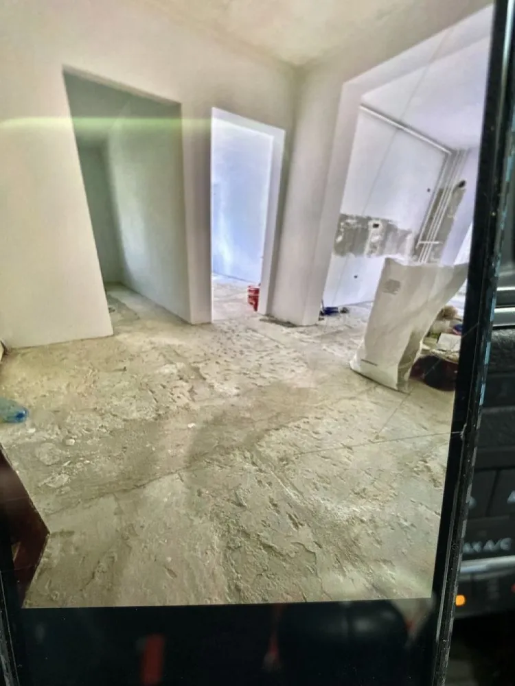 Schimb sau vand apartament 4 camere - Proprietar vând apartament 4 camere decomandat zona mărgeanului sector 5 bloc din 1986 etaj 2/8 apartamentul este gol vopsit la alb instalație electrică refăcută de la a la z prin sapa cu tablouri electrice noi o baie este refăcută are 2 balcoane 2 băi f spațios