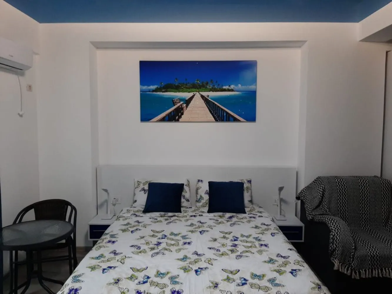 Vând STUDIO construcție 2022 - Vand studio construcție 2022 complet mobilat si utilat la.80 m de plaja pe strada cu Lidl.cu piscină privată.. .La zi cu contractele de gaze si curent ...pret 79.900€ . Strada D10 Mamaia Nord