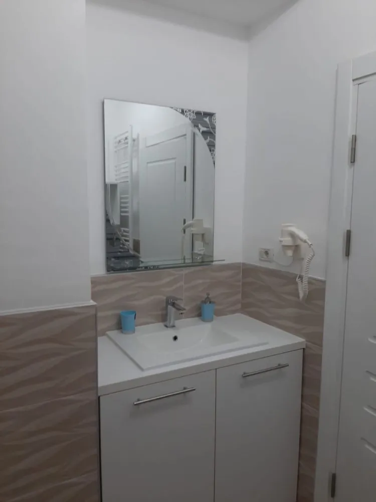 Vând STUDIO construcție 2022 - Vand studio construcție 2022 complet mobilat si utilat la.80 m de plaja pe strada cu Lidl.cu piscină privată.. .La zi cu contractele de gaze si curent ...pret 79.900€ . Strada D10 Mamaia Nord