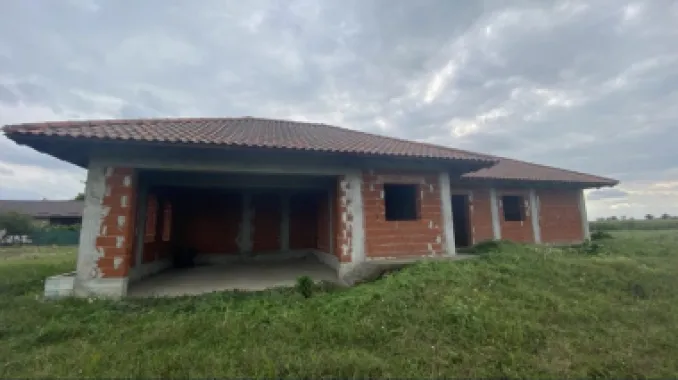Vand casa la Madaras