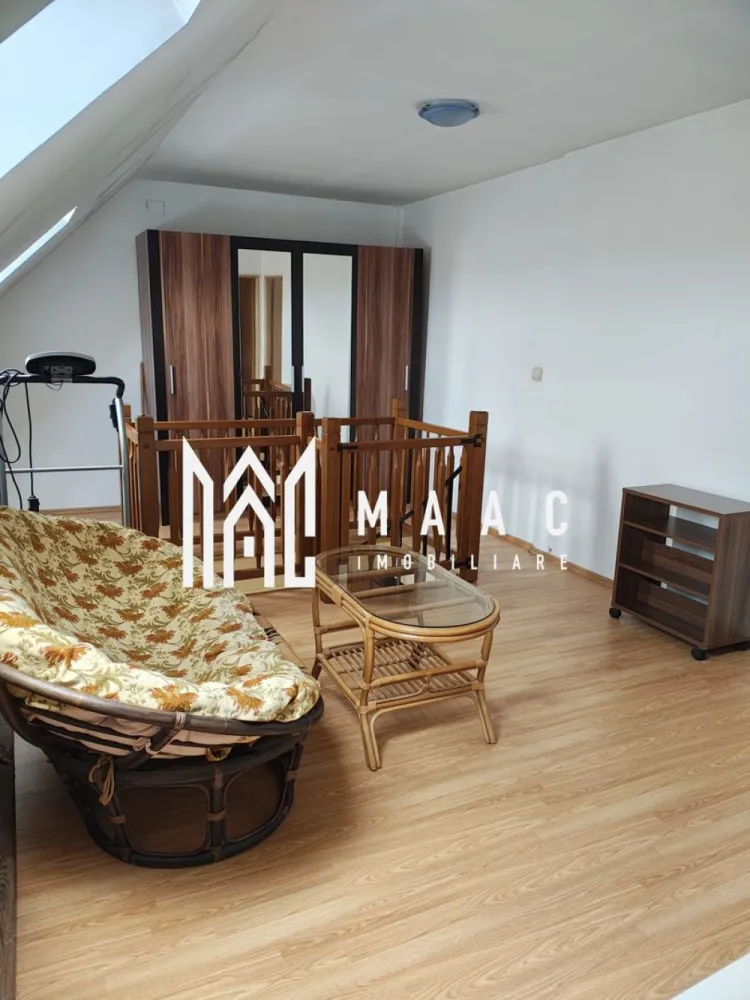 Apartament 2 camere | 37 MPU | Mobilat | Terezian - MAAC Imobilare va prezinta un apartament 2 camere tip mansardă, zona Terezian, în apropierea Pizzeriei Hot, o locație cu acces facil către mijloace de transport, magazine și alte facilități urbane.

Caracteristici:
Compartimentare pe două niveluri
Suprafață bine organizată
Etaj: 5 din 5
An construcție mansardă: 2007

Compartimentare interioară:
Nivelul I:
Hol de acces
Baie cu cabină de duș
Dormitor luminos 
Living open-space cu bucătărie complet mobilată și utilată

Nivelul II:
Zonă de relaxare sau birou
Dormitor suplimentar
Baie cu cadă.

Dotări și beneficii:
Se vinde complet mobilat, gata de mutare sau închiriere
Centrală termică proprie cu calorifere
Luminozitate datorită poziționării și ferestrelor bine amplasate

Locație:
Aproape de mijloace de transport, magazine, școli și puncte de interes.

Pentru mai multe informații sau pentru a programa o vizionare: ID: CP2555655