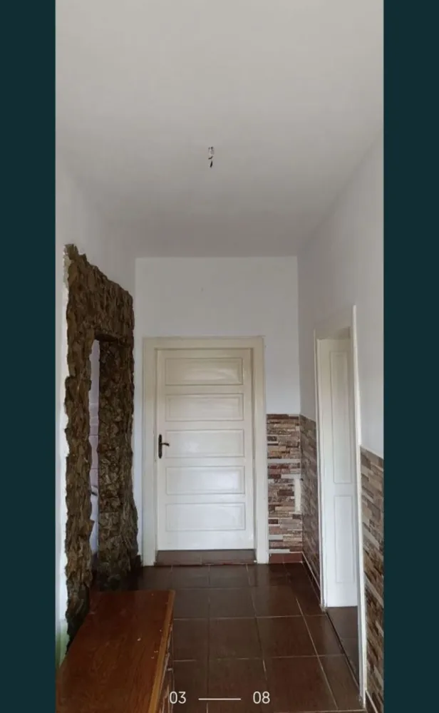 BRASADAS vinde casa cu 3 camere teren 360mp in zona Burdea. - Agenția imobiliara BRASADAS vinde casa de caramida, izolata, in zona Burdea.
Suprafata totala este de 360mp. Teren + Casa+ Anexa.

Casa are 3 camere generoase, Bucatarie, Hol, Baie, Camara, Pod generos, Beci
Anexa cu o Camera, Baie, o Camera Tehnica.

Casa este situata intr o zona foarte buna, fiind in apropiere de cateva minute: Centrul orasului, Hypermarketuri Kaufland, Carrefour, Shopping City Satu Mare, s.a.