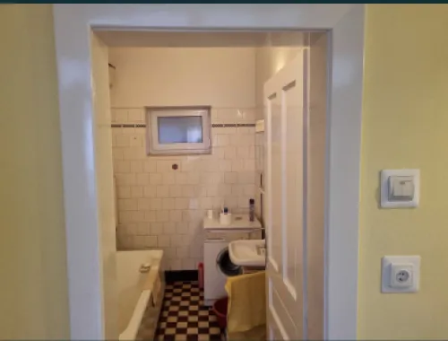 Casa centrala cu etaj