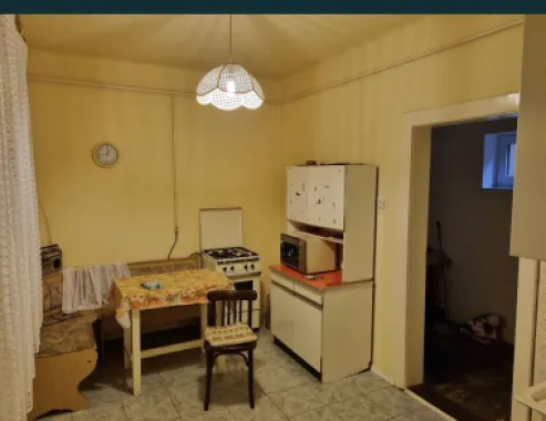 Casa centrala cu etaj