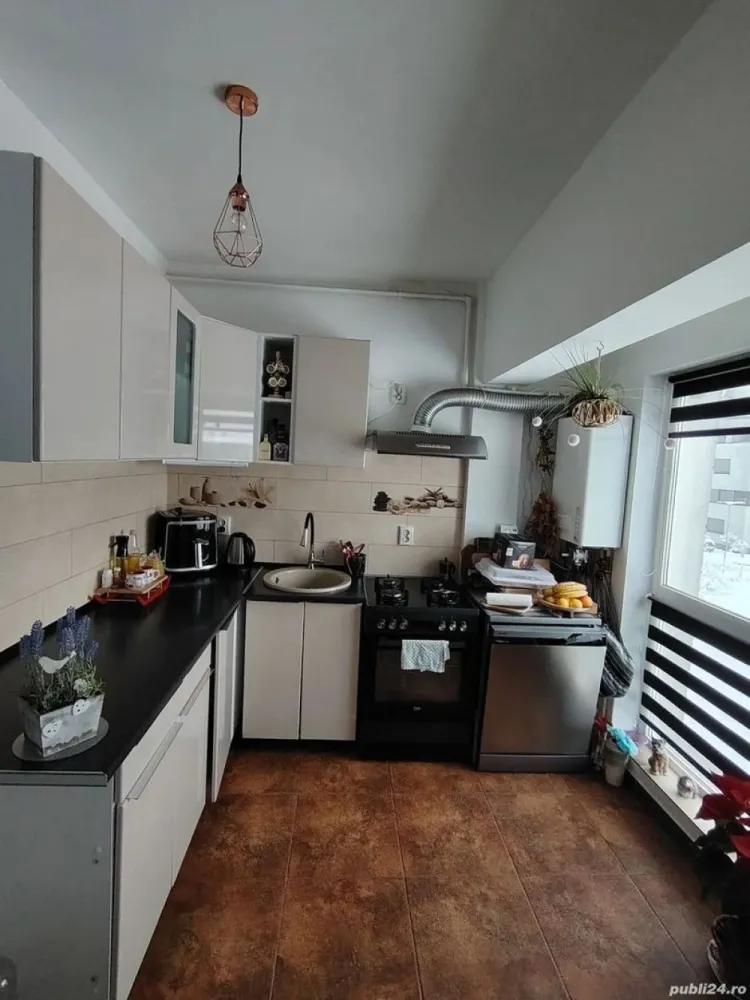 BRASADAS vinde ap 2 cam aproape de Vivo etaj 2/2. - Agenția imobiliara BRASADAS vinde apartament cu curte interioara și parcare la un ansamblu de blocuri cu doua etaje.
Apartamentul are 45 metri patrati, balcon, centrala termica, mașină de spălat vase, mașină de spălat haine, aragaz pe gaz și cuptor electric, doua televizoare, aer condiționat, frigider.
Www.brasadas.com.