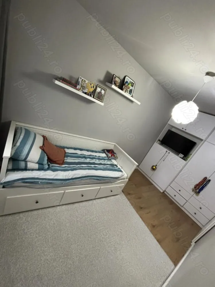 Apartament 3 camere zona Minerva - Vând apartament cu 3 camere situat în spate la Minerva Manastur, strada Bucegi.Apartamentul este poziționat la etajul 2.Se vinde complet mobilat și utilat. În apropiere este stație de transport, grădinițe, școli.