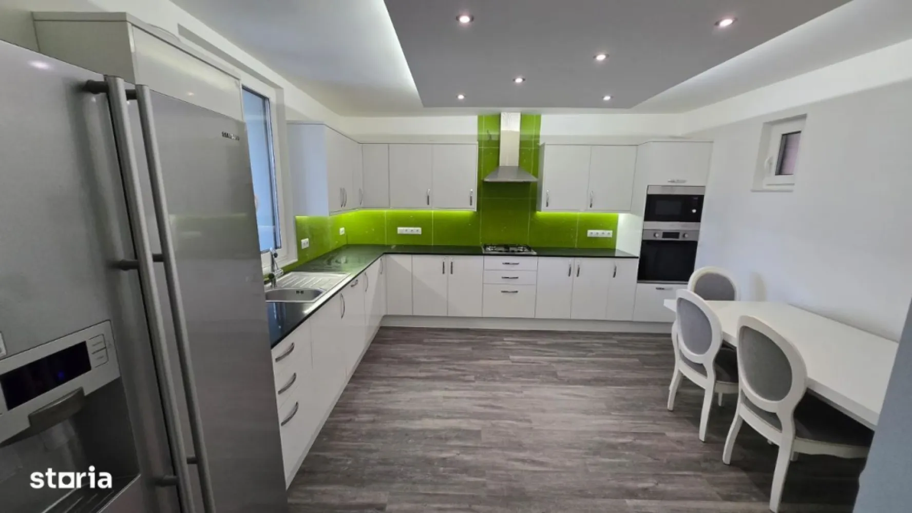 BRASADAS vinde casa individuala la cheie si in rate. - Agentia Imobiliara BRASADAS vinde casa individuala, spatioasa, luminoasa, in zona Dambul Rotund, cu posibilitatea platii si în rate, pe maxim 5 ani.
Suprafata construita este de 191 mp (150 mp casă + 16 mp beci + 25 mp terase)
Casa are 5 dormitoare, 3 băi, 2 livinguri și 2 terase, birou cu pereți de sticlă.
Renovată recent din temelii: termopane noi Rehau, instalație electrică schimbată, acoperiș nou, centrala noua, încălzire în pardoseală.
Aproape de centru, de scoli si gradinite, mijloace de transport in comun.
Și da, prețul pe mp e sub media Clujului.
Teren total 157 mp.
Pretul este de 346900 € pentru vanzarea fara rate.
Www.brasadas.com.