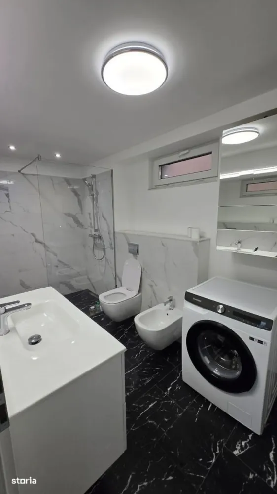 BRASADAS vinde casa individuala la cheie si in rate. - Agentia Imobiliara BRASADAS vinde casa individuala, spatioasa, luminoasa, in zona Dambul Rotund, cu posibilitatea platii si în rate, pe maxim 5 ani.
Suprafata construita este de 191 mp (150 mp casă + 16 mp beci + 25 mp terase)
Casa are 5 dormitoare, 3 băi, 2 livinguri și 2 terase, birou cu pereți de sticlă.
Renovată recent din temelii: termopane noi Rehau, instalație electrică schimbată, acoperiș nou, centrala noua, încălzire în pardoseală.
Aproape de centru, de scoli si gradinite, mijloace de transport in comun.
Și da, prețul pe mp e sub media Clujului.
Teren total 157 mp.
Pretul este de 346900 € pentru vanzarea fara rate.
Www.brasadas.com.