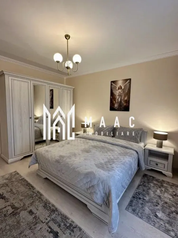 Apartament 3 camere I Decomandat I Terasa I Balanta Residence - MAAC Imobiliare va prezinta un apartament modern cu 3 camere, la etajul 3/4, situat intr-un imobil nou din cartierul Balanta. Compartimentare : Living cu bucatarie open space, 2 dormitoare cu pat matrimonial ( unul cu dressing generos ), baie cu dus si geam pentru aerisire naturala, hol, spatiu depozitare/ spalatorie, terasa de 10mp si balcon. Locuinta ofera tot confortul necesar unei familii sau unui cuplu, totul este absolut nou, fiind la prima închiriere. Apartamentul beneficiază de finisaje de calitate, mobilier modern, electrocasnice performante și multă lumină naturală. Se inchiriaza complet mobilat si utilat. Este amenajat cu bun gust, imbinand elemente clasice cu accente moderne pentru un ambient cald și primitor. 2 locuri de parcare, unul subteran si unul suprateran. In imediata apropiere se afla magazine alimentare, farmacii, gradinita si cresa, scoala Ioan Slavici, Promenada Mall si Centrul Istoric. Nu se accepta animale de companie. Se percepe garantie in cuantumul unei chirii lunare. Se inchiriaza pe minim 12 luni. Pentru mai multe detalii sau vizionari mentionati ID: CP2555193