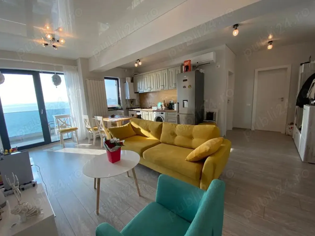 Apartament de inchiriat Mamaia Nord de lux, termen lung! - Ofer spre inchiriere apartament in zona Mamaia Nord, la bloc Sunny lake, vedere frontala lac, mobilat si utilat lux si complet. 
Imobilul are doua camere, doua bai , o terasa si ofer loc de parcare inclus!
 Se inchiriaza doar pe termen lung! Pretul pentru 12 luni este ij felul urmatorul:
Lunile : aprilie - 400 euro
 Mai, iunie, iulie, august, septembrie- 650 de euro
Octombrie, noiembrie, decembrie, ianuarie, februarie, martie-400 euro. 
Utilitatile se achita separat. 
Pentru mai multe detalii va rog sa ma contactati.