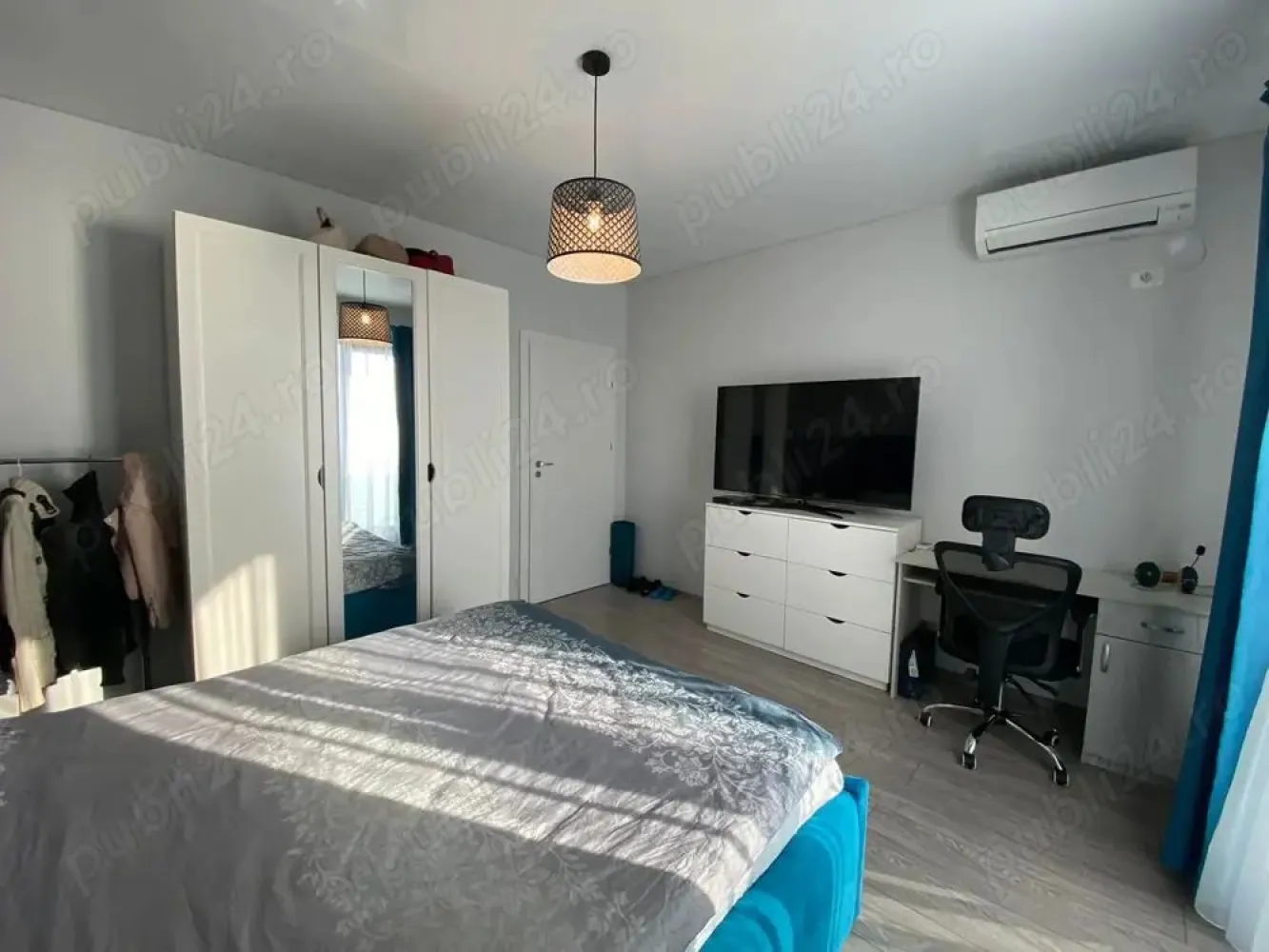 Apartament de inchiriat Mamaia Nord de lux, termen lung! - Ofer spre inchiriere apartament in zona Mamaia Nord, la bloc Sunny lake, vedere frontala lac, mobilat si utilat lux si complet. 
Imobilul are doua camere, doua bai , o terasa si ofer loc de parcare inclus!
 Se inchiriaza doar pe termen lung! Pretul pentru 12 luni este ij felul urmatorul:
Lunile : aprilie - 400 euro
 Mai, iunie, iulie, august, septembrie- 650 de euro
Octombrie, noiembrie, decembrie, ianuarie, februarie, martie-400 euro. 
Utilitatile se achita separat. 
Pentru mai multe detalii va rog sa ma contactati.