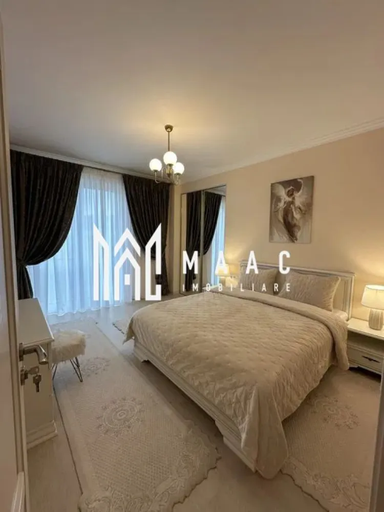 Apartament 3 camere I Decomandat I Terasa I Balanta Residence - MAAC Imobiliare va prezinta un apartament modern cu 3 camere, la etajul 3/4, situat intr-un imobil nou din cartierul Balanta. Compartimentare : Living cu bucatarie open space, 2 dormitoare cu pat matrimonial ( unul cu dressing generos ), baie cu dus si geam pentru aerisire naturala, hol, spatiu depozitare/ spalatorie, terasa de 10mp si balcon. Locuinta ofera tot confortul necesar unei familii sau unui cuplu, totul este absolut nou, fiind la prima închiriere. Apartamentul beneficiază de finisaje de calitate, mobilier modern, electrocasnice performante și multă lumină naturală. Se inchiriaza complet mobilat si utilat. Este amenajat cu bun gust, imbinand elemente clasice cu accente moderne pentru un ambient cald și primitor. 2 locuri de parcare, unul subteran si unul suprateran. In imediata apropiere se afla magazine alimentare, farmacii, gradinita si cresa, scoala Ioan Slavici, Promenada Mall si Centrul Istoric. Nu se accepta animale de companie. Se percepe garantie in cuantumul unei chirii lunare. Se inchiriaza pe minim 12 luni. Pentru mai multe detalii sau vizionari mentionati ID: CP2555193